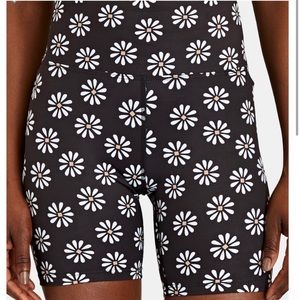 Daisy print biker shorts
